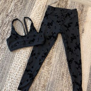 Soulcycle set, size medium, black with velvet